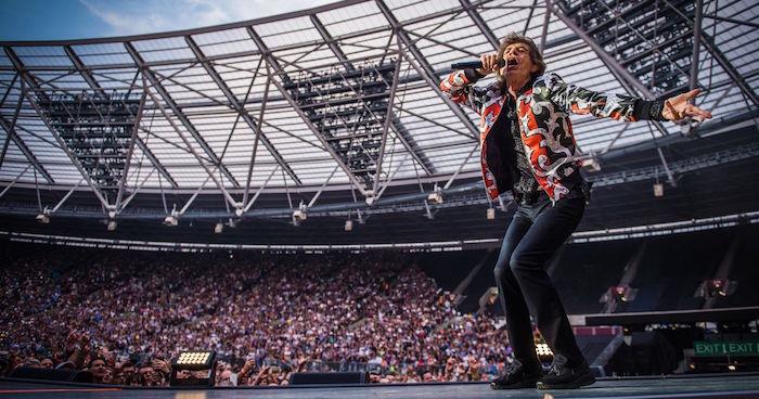 Mickui Jaggeriui reikia širdies operacijos, kad jis galėtų grįžti į sceną ir pradėti kelionę be filtro su „Rolling Stones“