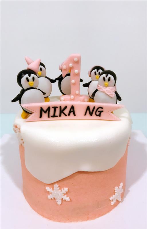 Komik kişiselleştirilmiş doğum günü pastası görüntüsü, dekorasyon için penguenler ile havalı doğum günü pastası görüntüsü
