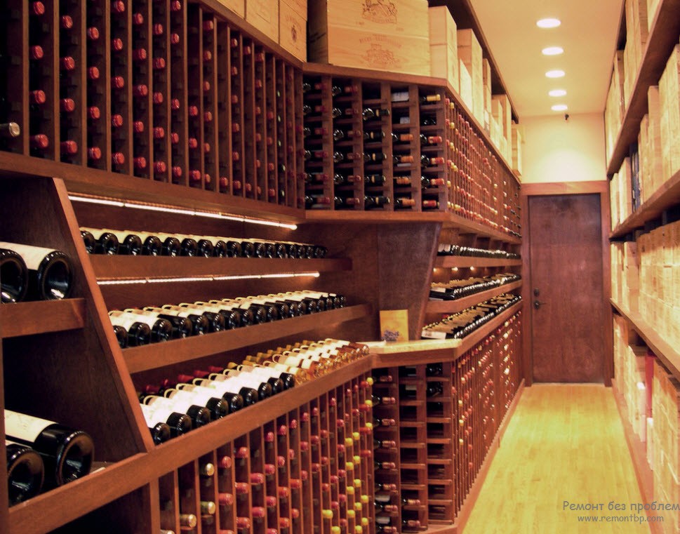 Porta cieca in cantina
