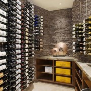 Pietra selvaggia all'interno di una cantina