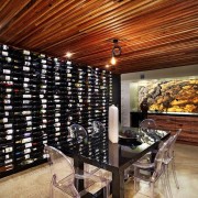 Tavolo e sedie in cantina