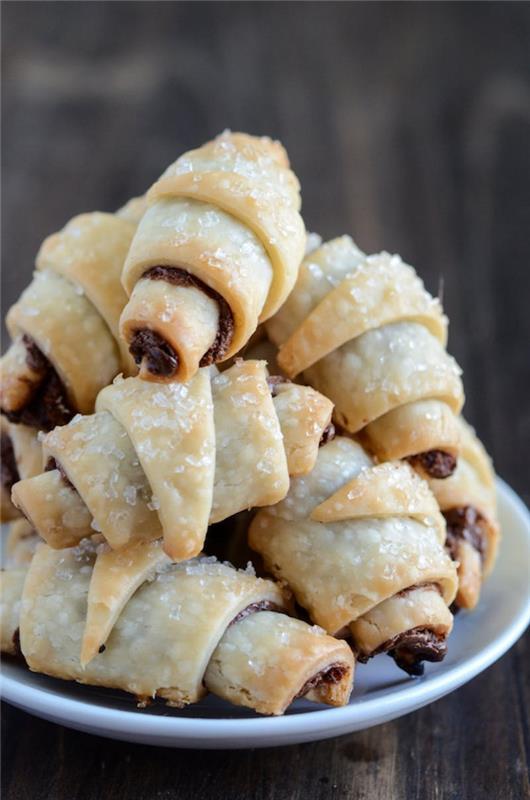 hitra sladica ideja mini nutella brioches v obliki rogljičkov za ljubitelje legendarnega namaza
