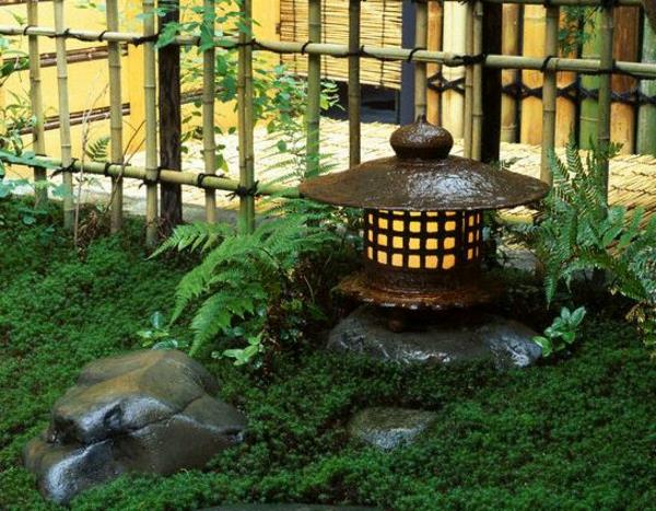mini japonų sodas-japonų žibintas