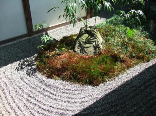 mini japonų sodas-maža sala-smėlio