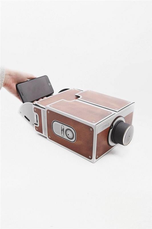 mini projektor z vintage videzom, ki preprosto pretvori mobilni telefon v video projektor, ideja za darilo za 60 -letnega moškega