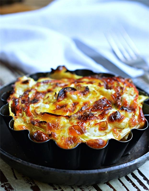 mini quiche sana paštetas su cukinijomis ir pomidorais, lengva vakarienės idėja su kiaušiniais ir daržovėmis