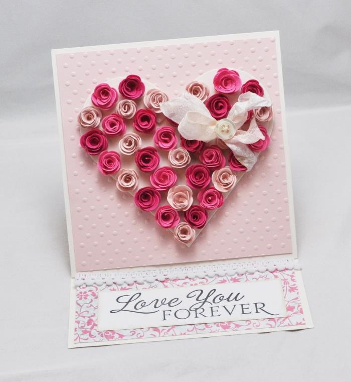 suaugusiųjų rankinė veikla įsimylėjėlių dienai, Valentino dienos atviruko šablonas su širdelės formos mini rožių puokšte