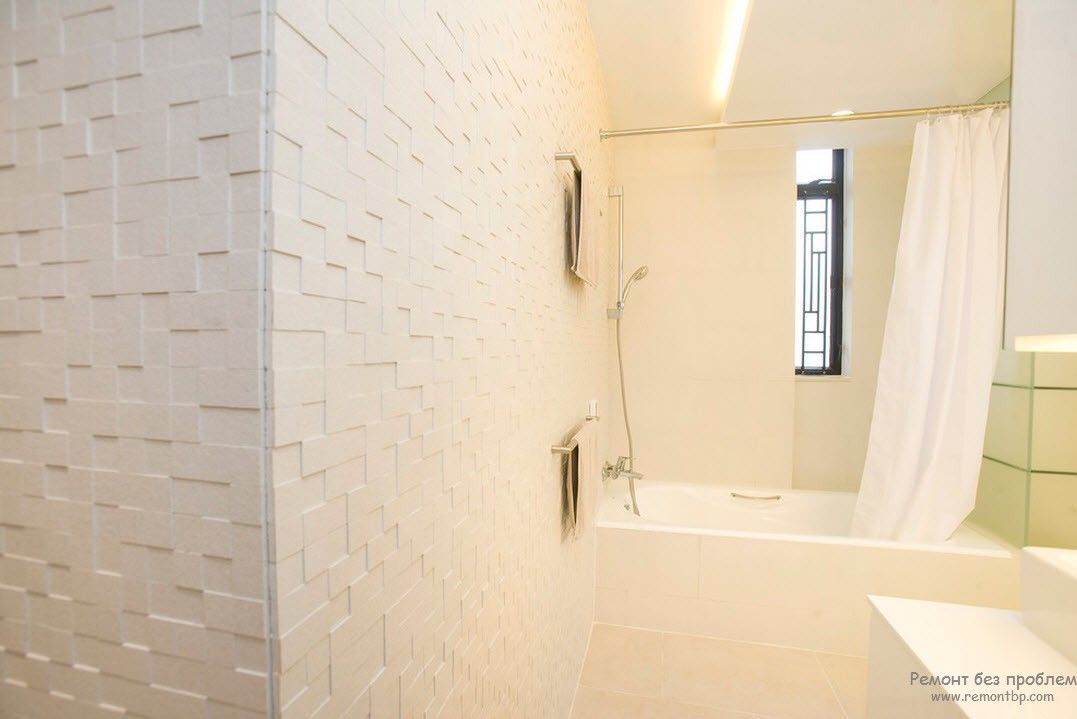 Naudojant vieną šviesų toną minimalistiniam vonios kambariui