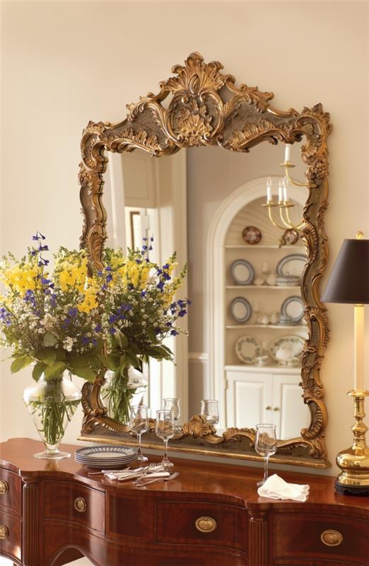 Barokinis veidrodis ir senovinė medinė konsolė