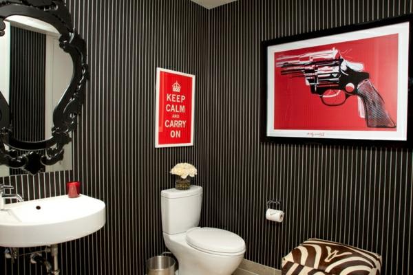 Baroko-veidrodis-juodas-tapetai-ekstravagantiškas-vonios kambarys pakeistas