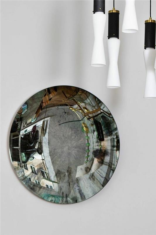 išgaubtas raganos veidrodis atspindi pakeistus objektus madingą sienų apdailą