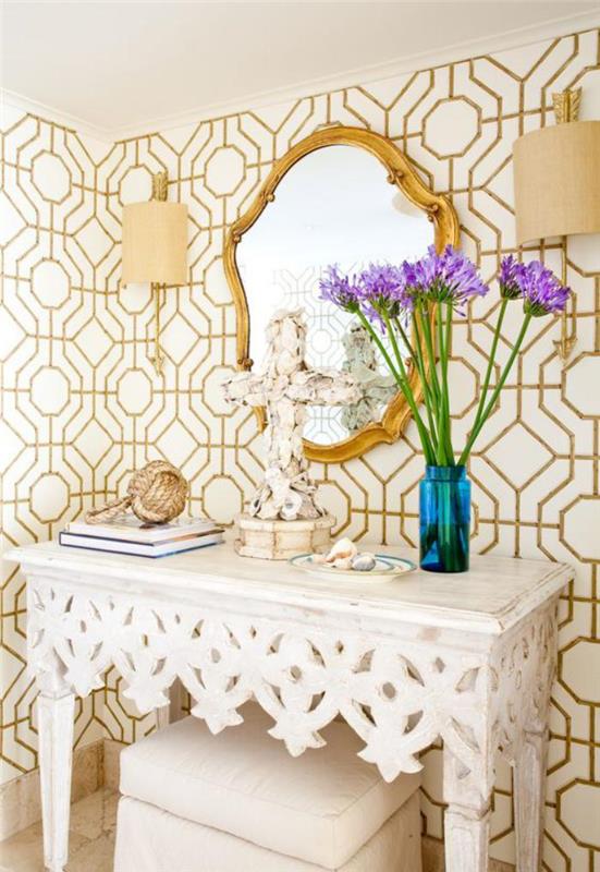 dekoratif ayna ve barok tuvalet masası
