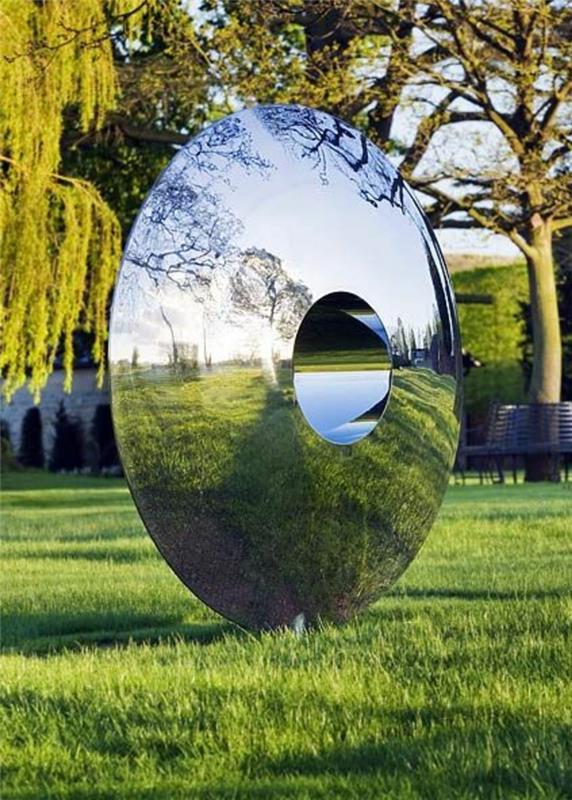 raganos veidrodis gamtoje papuošti parką atspindi žalią žolę ir medžius