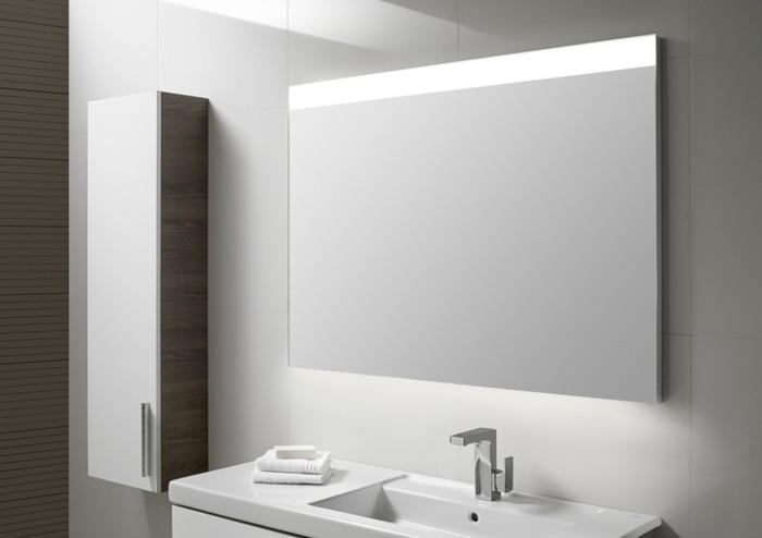 didinamasis veidrodis-su-šviesos-juostelės-veidrodis-vonios kambarys-šviesos-juostelė-veidrodis