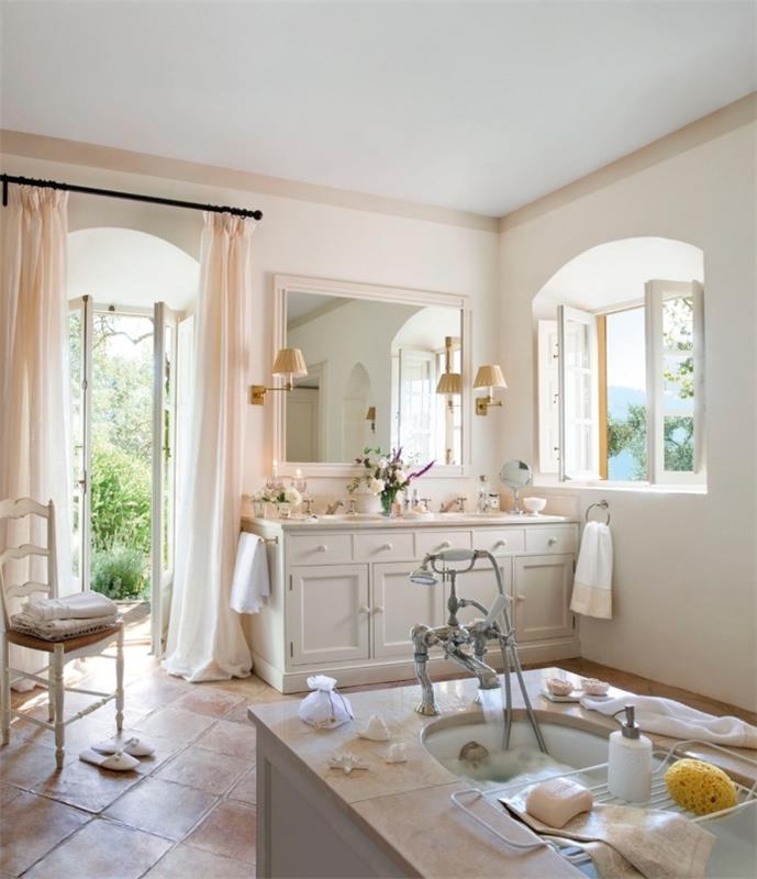 retro prašmatnus veidrodis laisvai stovinti vonia senovinė kėdė balta medžio deko vonios kambario mediniai baldai