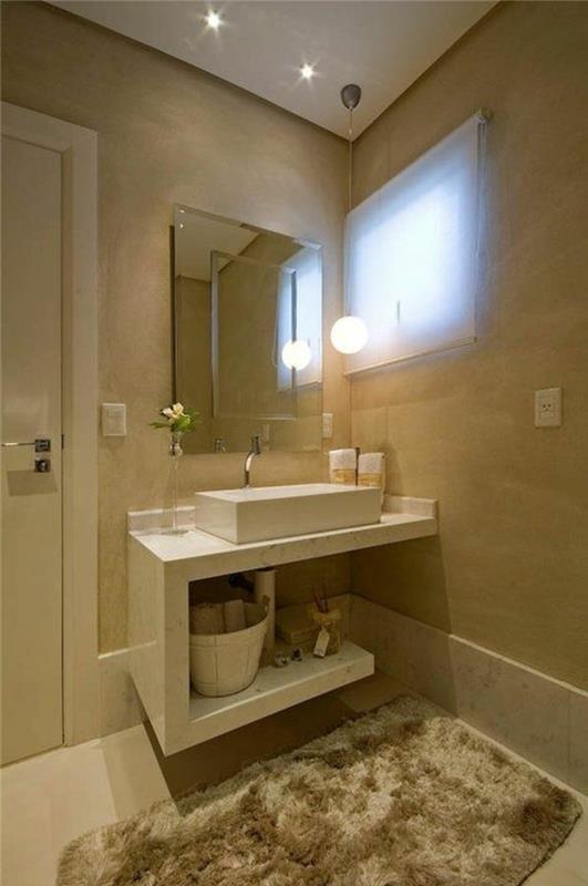 Beyaz geometrik efekt lavabo alanı ile parlak banyo aynaları