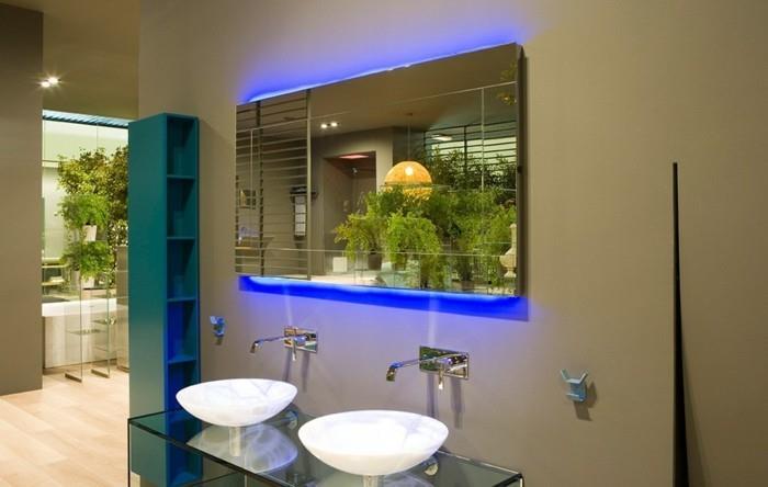 vonios kambarys-veidrodis-su-apšvietimu-vonios-veidrodis