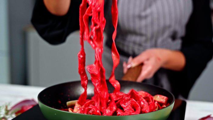 testenine z omako iz pese zmešajte v originalnem receptu za noč čarovnic
