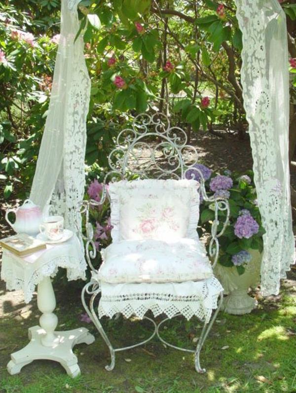 senovinio stiliaus-balti-sodo baldai
