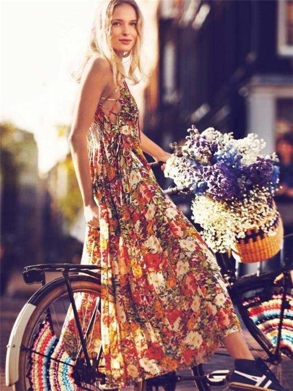 moda-bohem-şık-donna-bicicletta-vestito-lungo-cesto-fiori-capelli-biondi