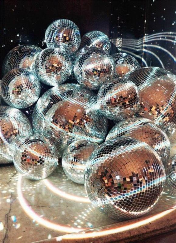 80 -ųjų mados diskotekos kamuoliai begalė šokių naktų