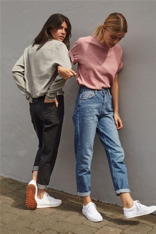 Dva prijatelja, ki sta sprejela elemente oblačil desetletja 90, čevljev 90. let, temo zabave v retro 90. letih