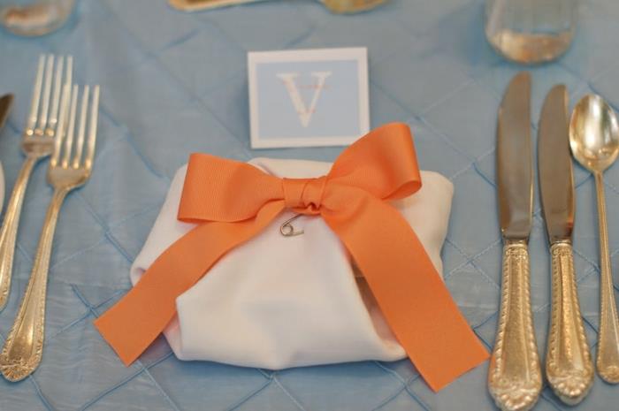 mados sulankstoma servetėlė-baltas stalo komplektas-elegantiška-mėlyna staltiesė