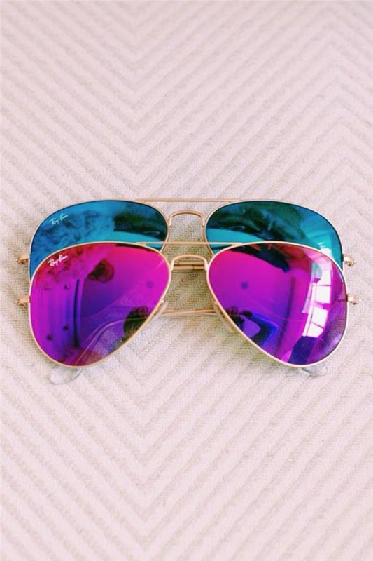 80 -ųjų mados akiniai nuo saulės su turkio mėlynos spalvos spalvotais lęšiais ir veidrodine fuksija
