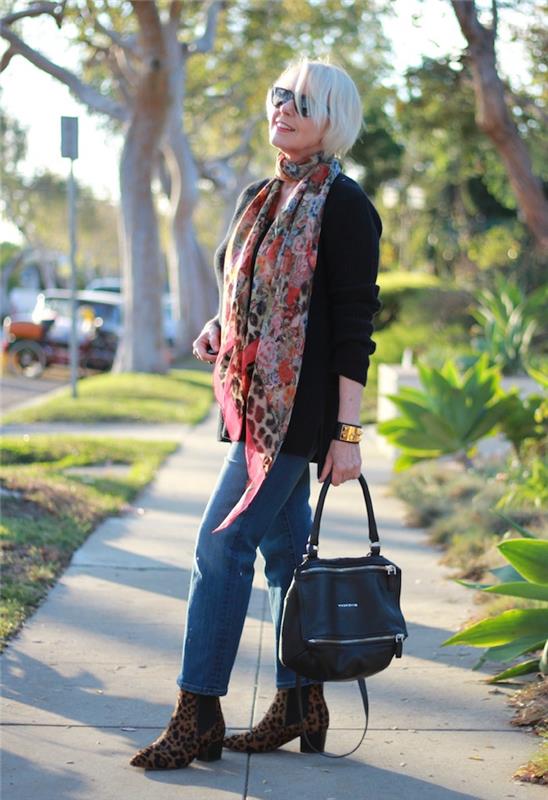 moda kadın 60'ların şık kadın kot çizmeler leopar desenli siyah ceket şık güneş gözlüğü