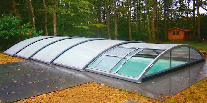 çatı altında yüzmek ve sıcak su tasarrufunu maksimize etmek için alçak havuz muhafazası, bahçe havuzu modeli