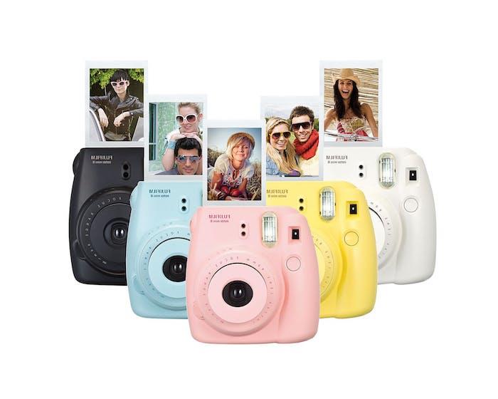įvairių spalvų polaroidinė kamera momentinėms nuotraukoms, draugės gimtadienio dovanai ir Valentino dienai