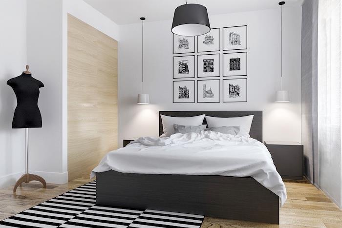 sivo -bela spalnica, svetel parket, lesena postelja s sivo -belim perilom, grafična zasnova stenske dekoracije, črno -bela črtasta preproga