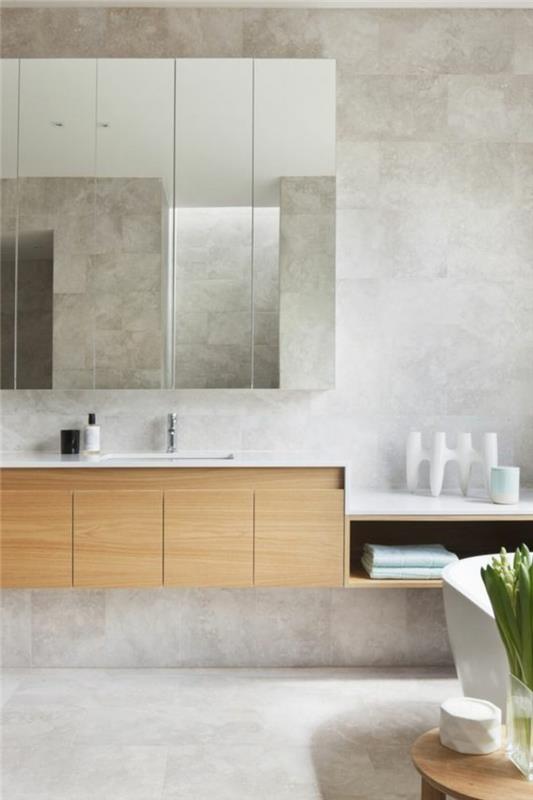 Itališko stiliaus vonios kambarys-grindys ir sienos vaškuotu betonu-veidrodiniu vonios kambariu