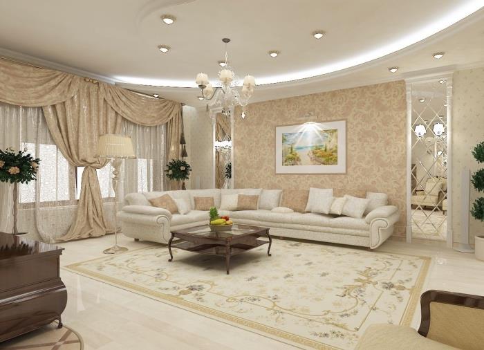 görkemli modern oturma odası dekor fikri, kirli beyaz kanepe ve klasik beyaz tavan, ahşap sehpa, halı vurgulu duvarlar ve bej perdeler