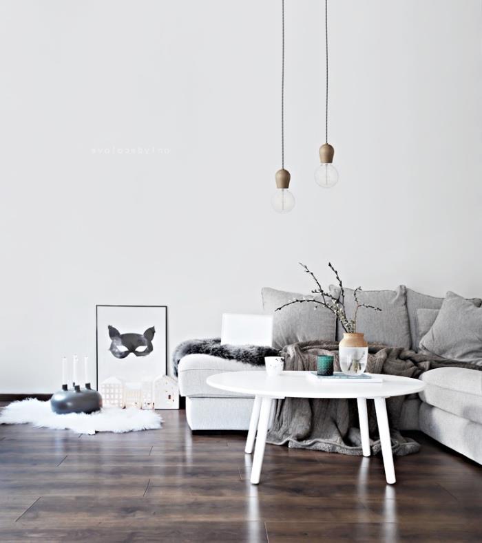 İskandinav mobilyaları, beyaz kanepe ve sehpa, koyu kahverengi parke, İskandinav dekorasyonu, endüstriyel sarkıt lambalar ile İskandinav iç fikri