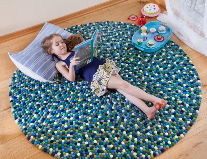 kolay çocuk odası kendin yap, bir çocuk odasını halı yap ile nasıl dekore edersin, mini ponponlardan çocuk oyun matı
