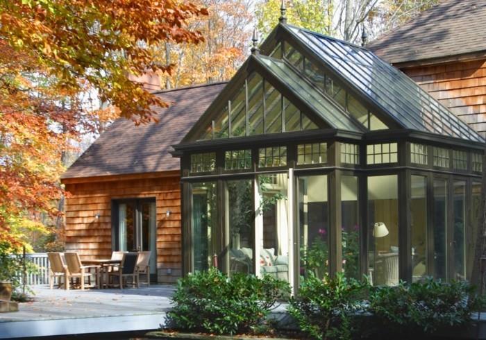 modernaus verandos modelio konstrukcija, visiškai suderinta su namo vaizdingu kraštovaizdžiu