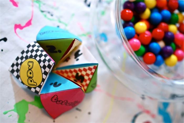 idėja sukurti įvairiaspalvį origami indą su senovine išvaizda, druskos purtyklės modelį kaip mažą dovaną svečiams, atsisiųsti nemokamai