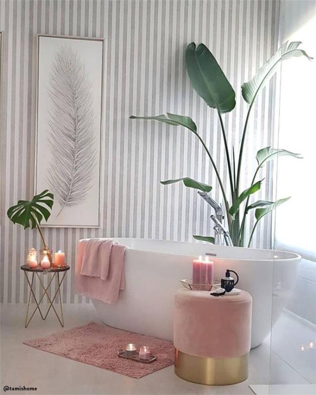 vonios modelis su balta vonia milteliai rožiniai akcentai taburetė rožinė languota kiliminė žalia augalai kvapnios žvakės