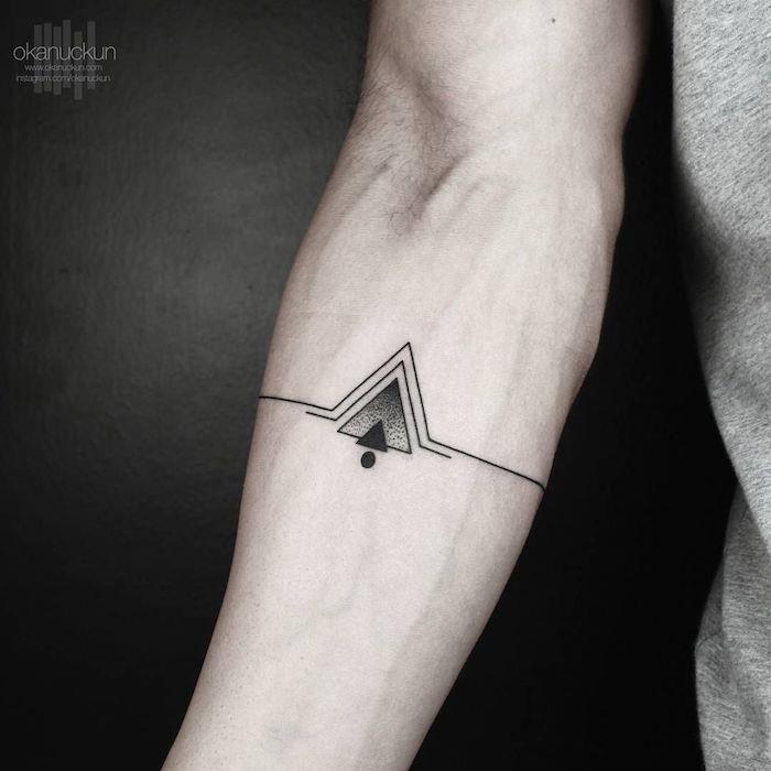 sağduyulu üçgen dövme önkol adam ve geometrik şekiller online