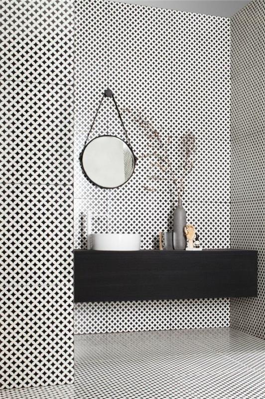 modern-siyah-beyaz-mozaik-duvar-banyo-modelleri