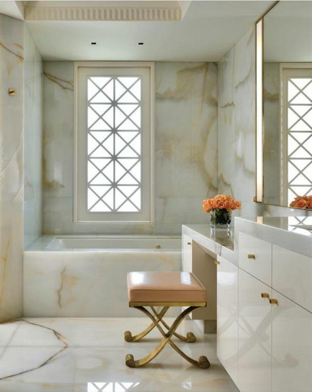 elegantiški vonios kambario modeliai-marmuras-didelis langas-vonioje