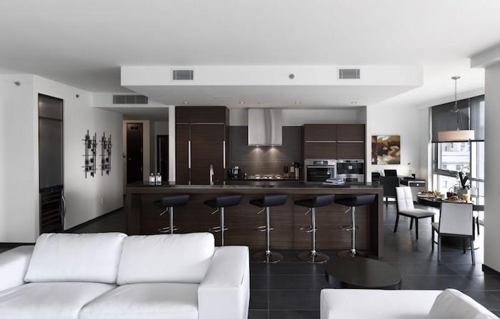 Beyaz ve kahverengi ultra modern yemek alanı ile oturma odasına giden bar arsa mutfak ile modern mutfak