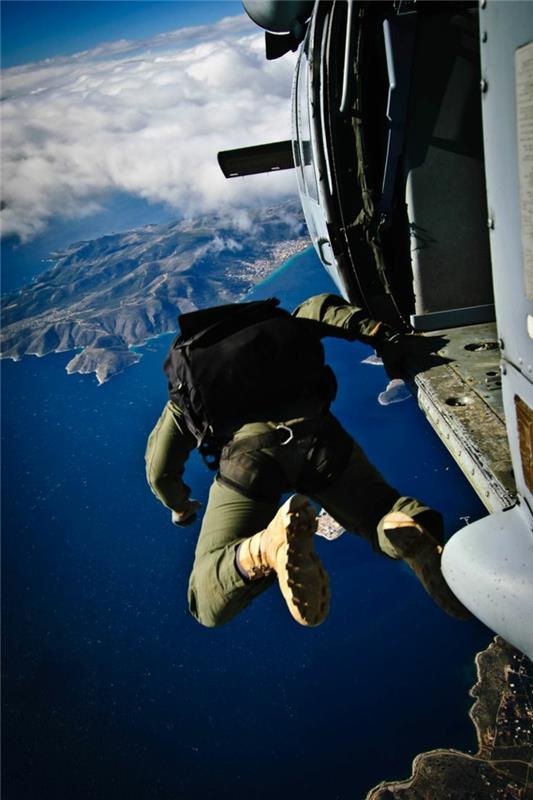 parašiutininkas-instruktorius-parašiutas-mokykla-idėjos-jūros-panoraminis vaizdas iš aukščio
