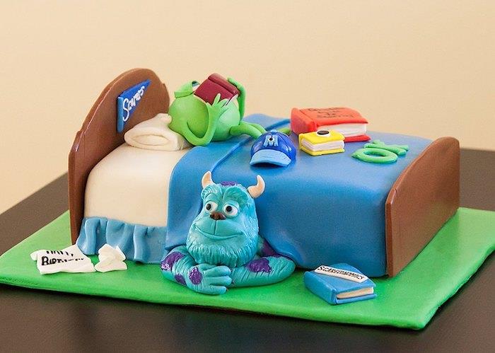 Baykuş, Canavarlar ve arkadaşlarının kahramanlarıyla şeker hamurlu doğum günü pastası yapıyor, komik bir doğum günü pastası fikri