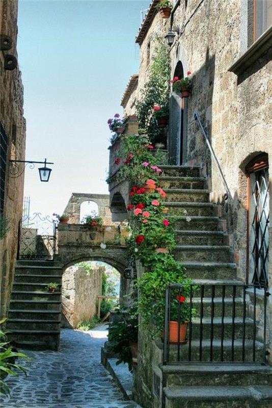 montisi-toskana-bivanje-v-toskani-italijanske ulice-italijanske znamenitosti-obisk-italija