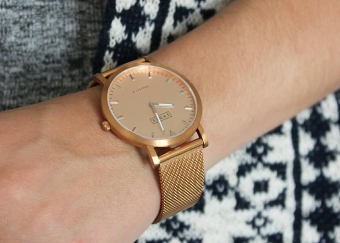 laikrodis-rožinis-auksinis-žmogus-kietas-stilingas-modernus-laikrodis-kietas auksas