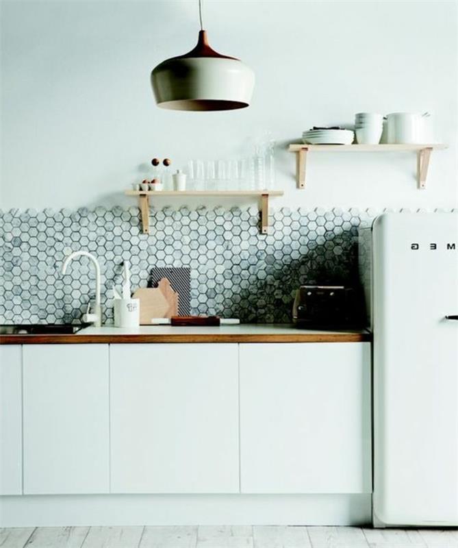pilka-balta-marmuro-mozaika-virtuvei-leroy-merlin-marmuro-plytelės-modernioms virtuvėms