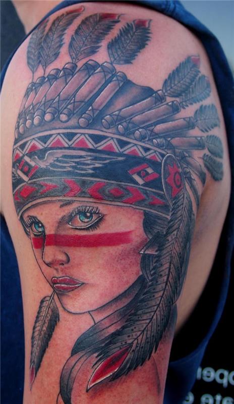 Ideje za tetovaže za ženske, risba ženskega obraza z modrimi očmi in ličila indijske rdeče črte, tetovaža moške roke