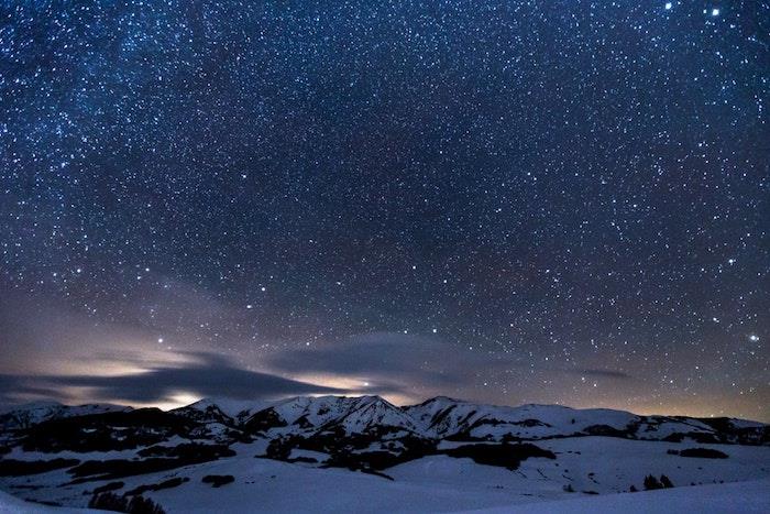 yıldızlı gökyüzü, tumblr masaüstü arka planları, dağ manzarası, karlı tepeler